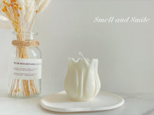 Load image into Gallery viewer, Tulip Flower Candle
