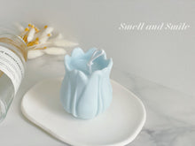 Load image into Gallery viewer, Tulip Flower Candle

