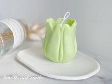 Load image into Gallery viewer, Tulip Flower Candle
