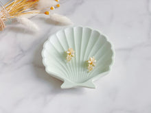 Load image into Gallery viewer, Shell Shaped Decorative Tray
